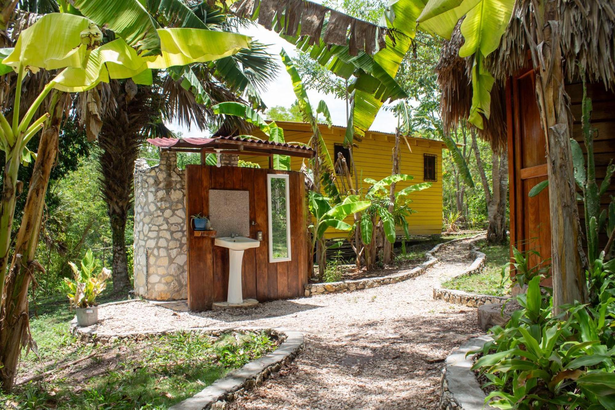 Alice Guesthouse El Remate Ngoại thất bức ảnh